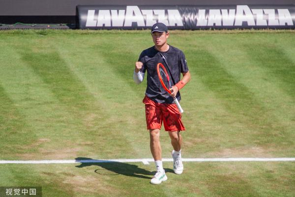 样展现出顽 样展现出顽