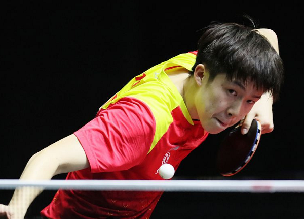 球场上的碰 球场上的碰